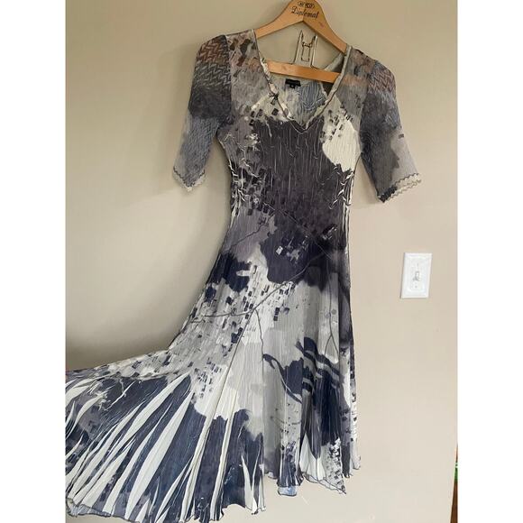 Komarov Elegant Abstract Charmeuse Dress Size Small Cream Gray - Picture 2 of 6